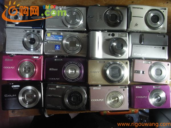 コンパクトデジタルカメラ　16台　ニコン、キャノン、オリンパス、ソニー、ルミックス、ザクシー等　（ジャンク品扱）