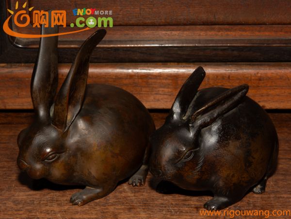 時代 古銅 兎 一対 置物 文鎮 床飾 古玩 古美術品 書道具 煎茶道具 うさぎ ウサギ