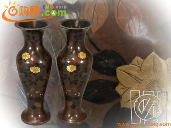 M0177B JAPAN BRONZE VASES 黄銅花瓶 一對 金象嵌花葉文 華道具 花入 花生 花器 金属工芸 箱付 重800g